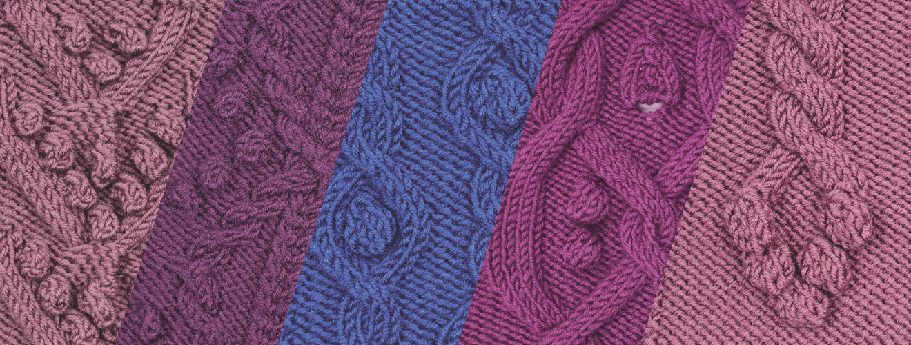Strickmuster in Rosa, Lila, Blau mit Zopfmuster. Handgemacht, modische Textur, detailreiche Handarbeit.