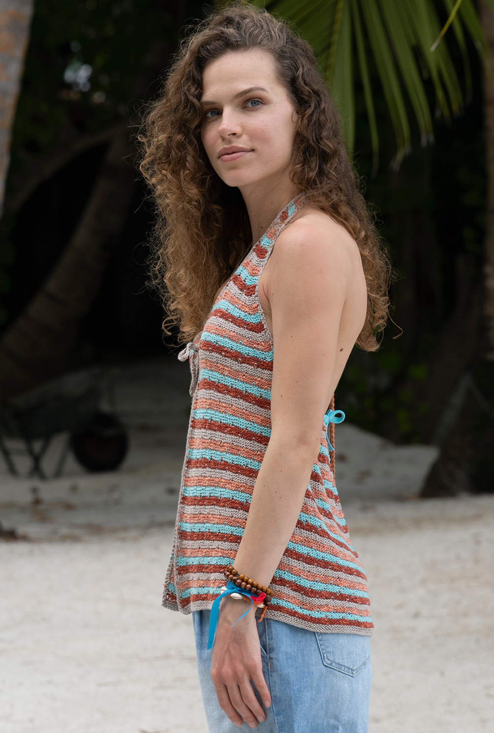 Modellansicht Bild 4: Bunte Weste mit passender Granny-Square-Tasche