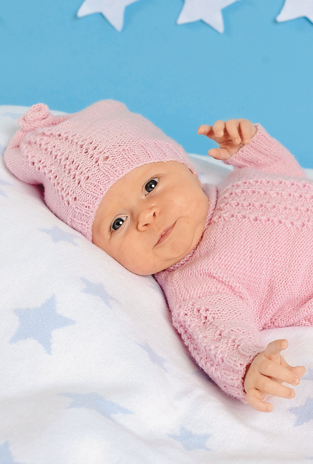 Modellansicht Bild 4: Pulli, Hose und Mütze in Rosa