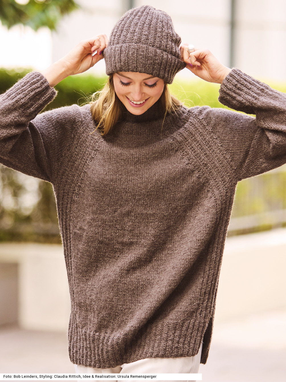 Modellansicht Bild 1: Raglanpullover und Mütze
