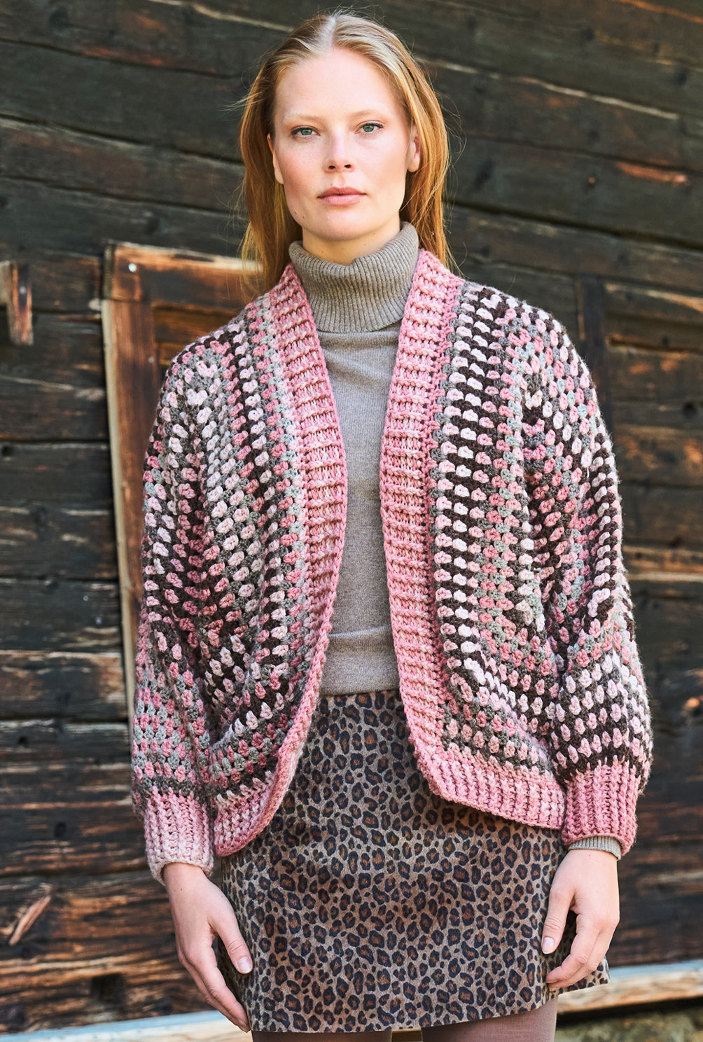 Modellansicht Bild 3: Jacke aus Reliefstäbchen