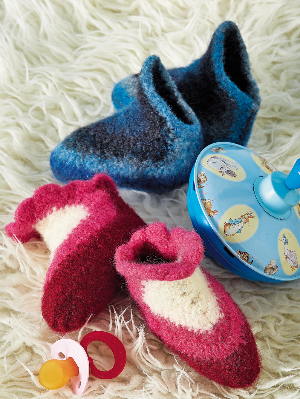 Babyschühchen, zuerst gehäkelt, dann gefilzt Modellansicht Bild 1: Babyschühchen, zuerst gehäkelt, dann gefilzt