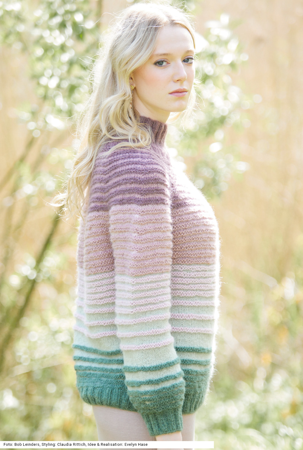 Modellansicht Bild 4: Rundpassen-Pulli mit Streifen in Grün- und Rosatönen