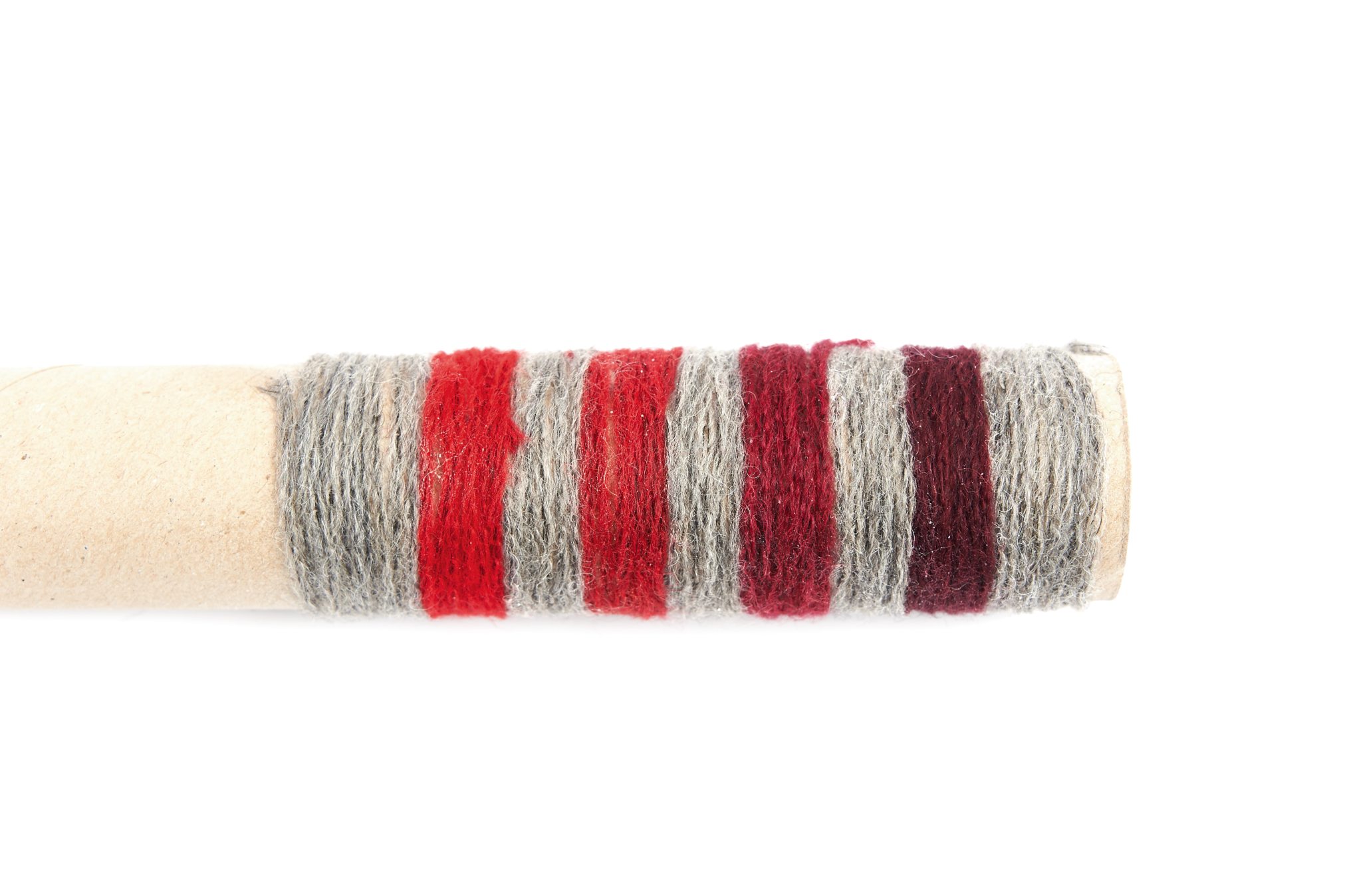 Graues, rotes, bordeaux Farben-Muster, selbstgemacht, DIY, Handarbeit, strukturiert.