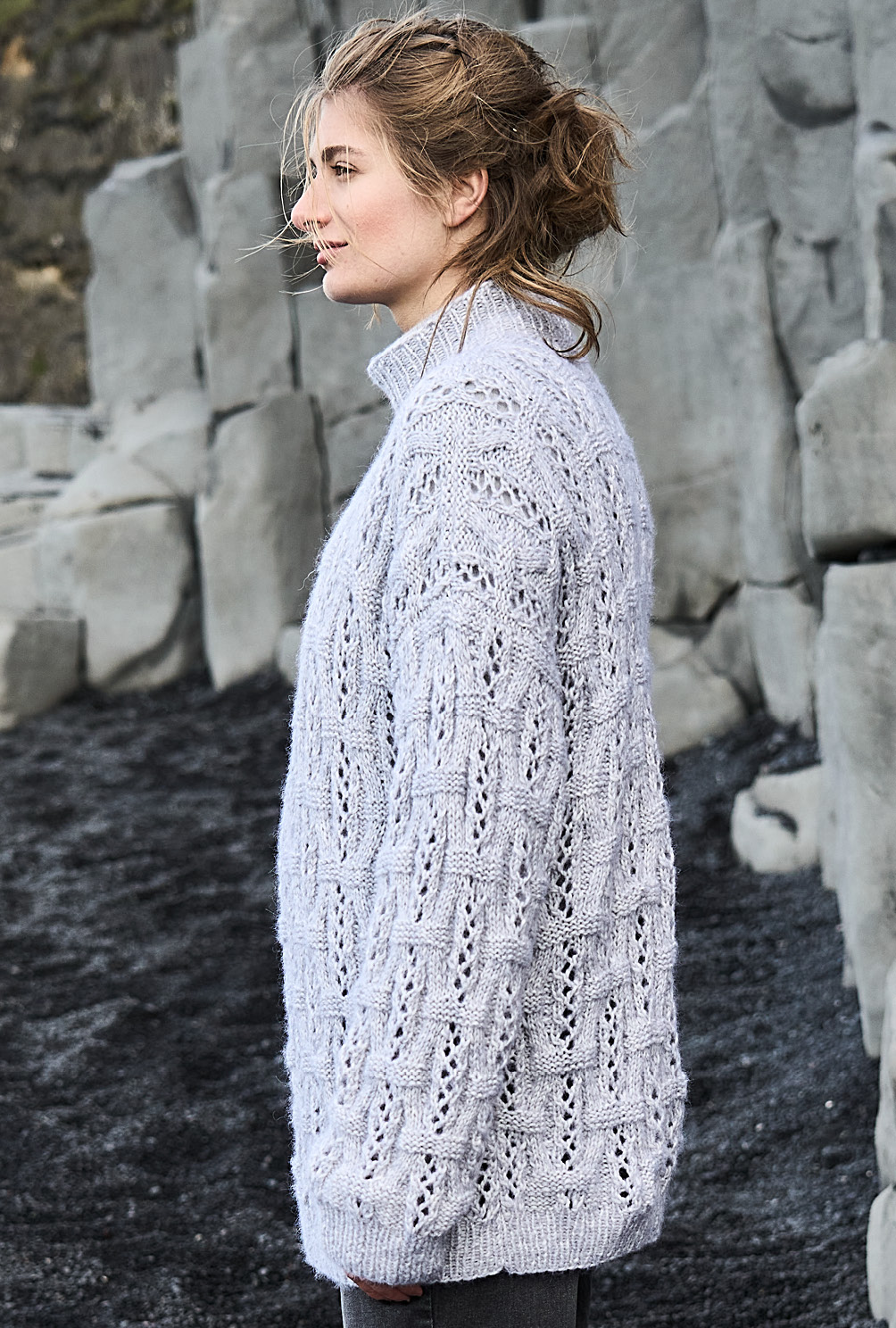 Modellansicht Bild 3:  Pulli im Struktur-Lochmuster