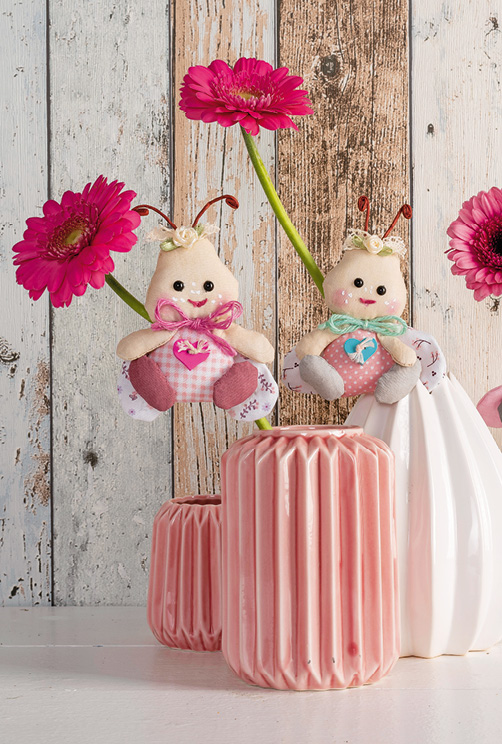 Modellansicht Bild 2: Genähte Deko-Käfer in zarten Tönen