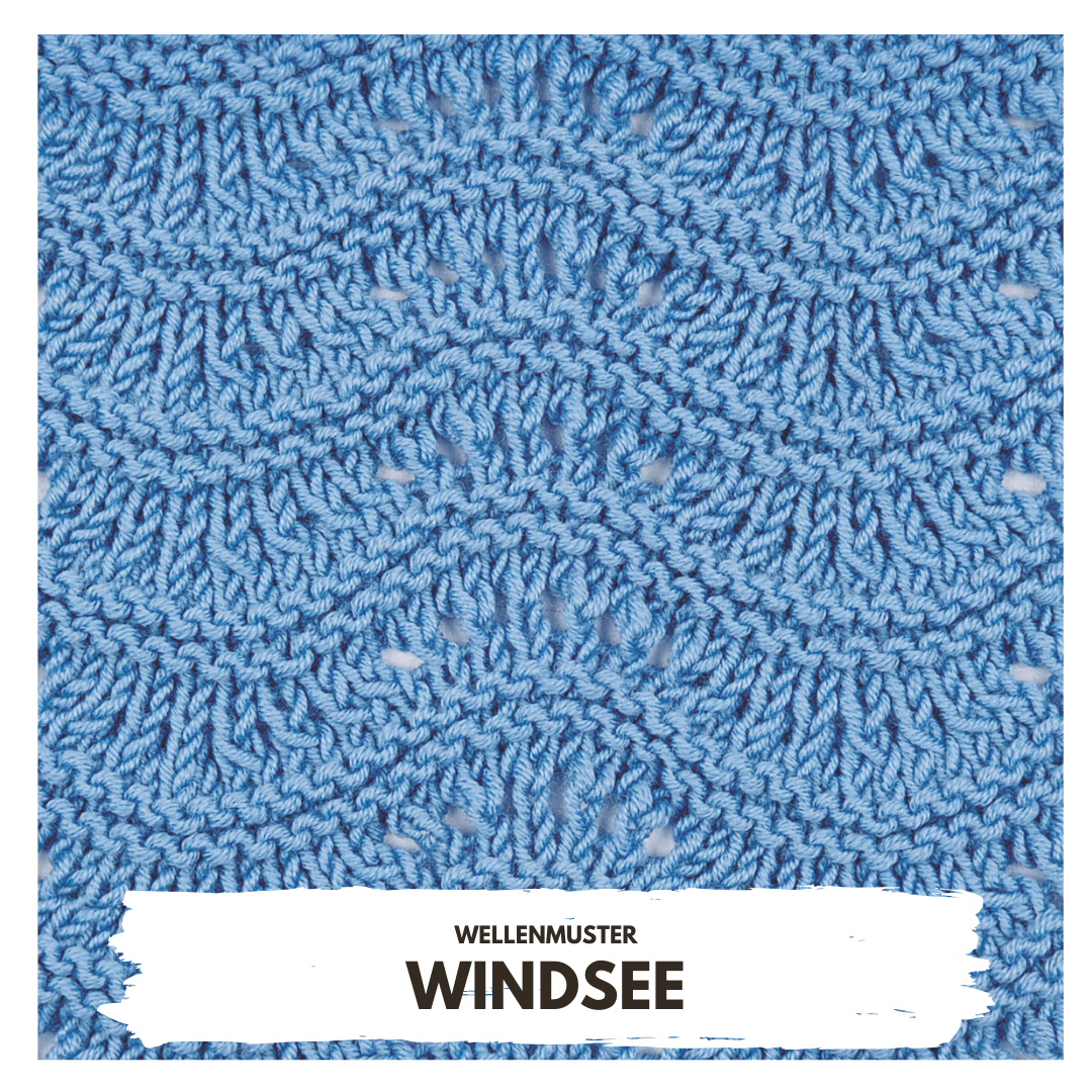 Modisch gestrickt in hellblauem Wellenmuster; handgemacht, luftiges Design, einzigartiges DIY-Element.