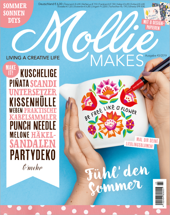 Bunter Blumenprint auf weißer Tasse, handgemalt, kreativ und stilvoll. Perfekt für DIY-Projekte.