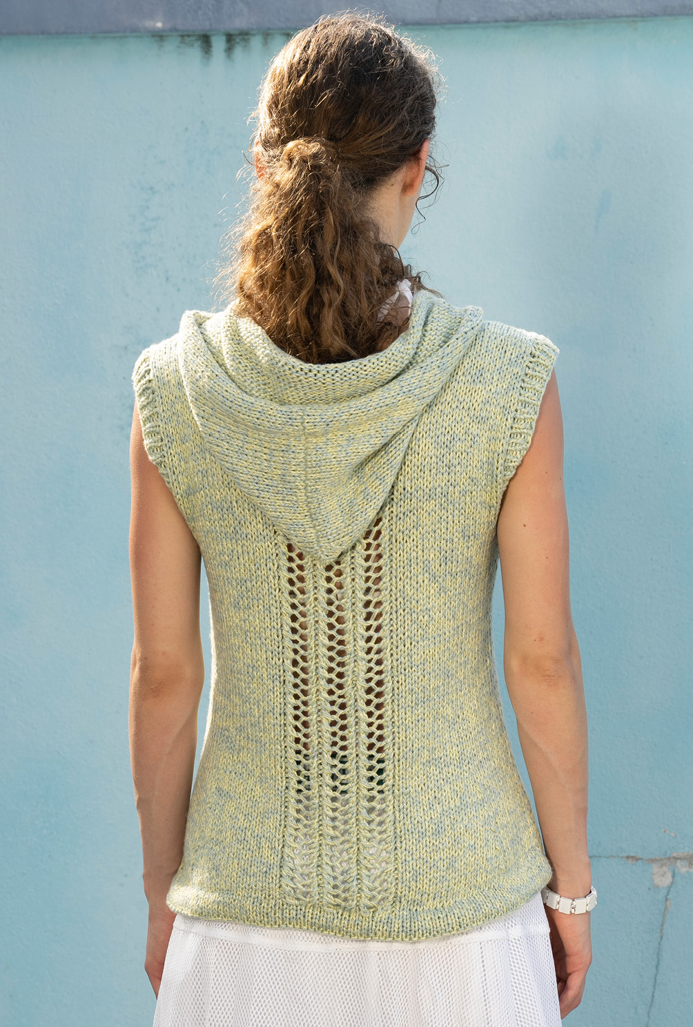 Modellansicht Bild 6: Pullunder mit Kapuze und Tunnelzug