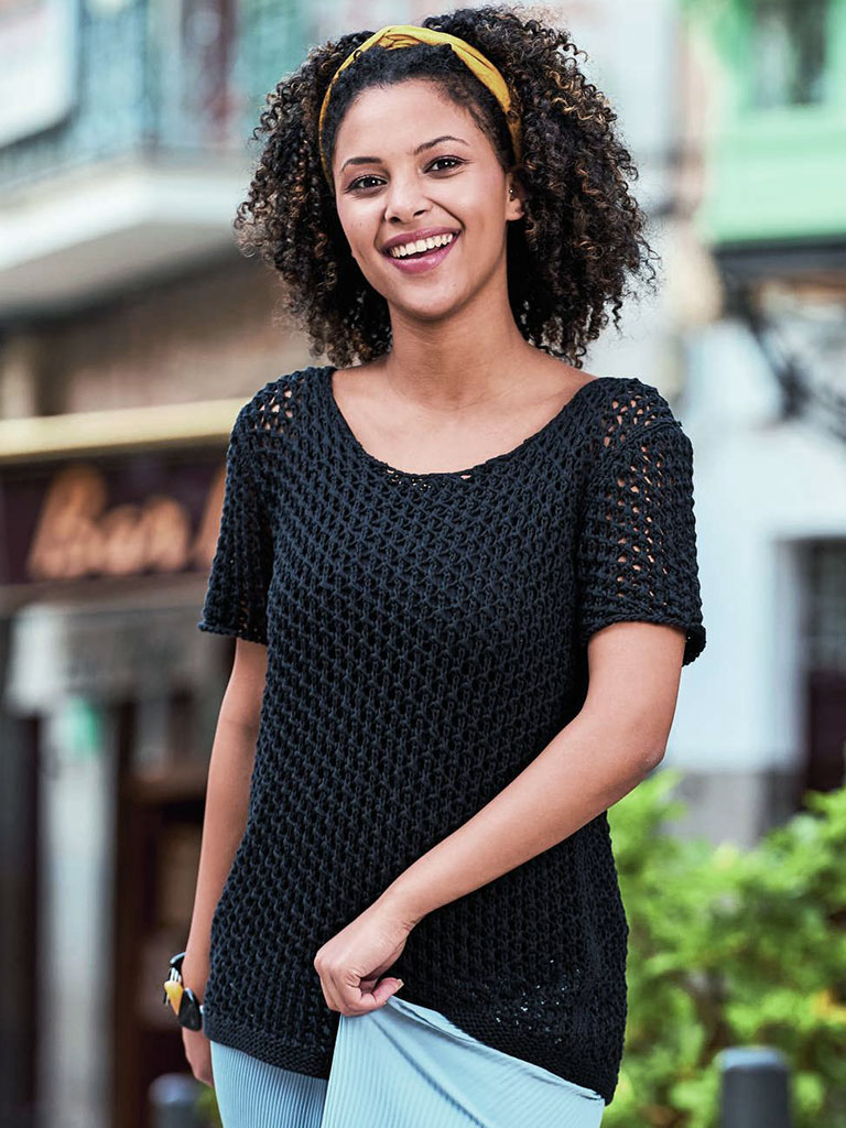 Modellansicht Bild 2: Klassisches, schwarzes Shirt