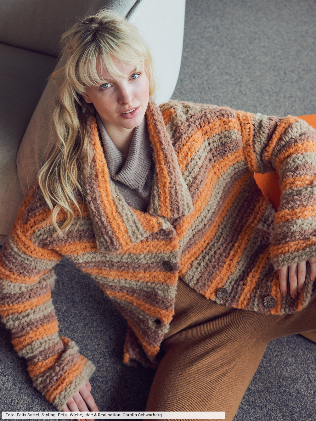 Strickset - Gestreifte Jacke aus Verena Stricktrends Modellansicht Bild 1: Gestreifte Jacke mit Stehkragen
