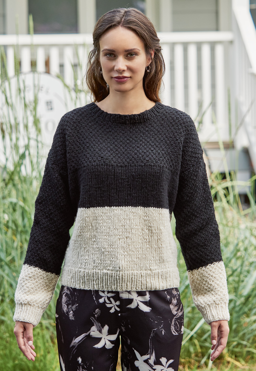 Modellansicht Bild 2: Sweater mit raffiniertem Kontrast