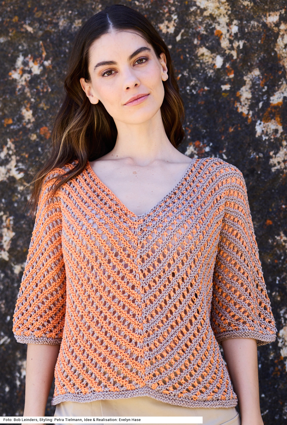 Modellansicht Bild 2: Diagonal gestrickter Pulli