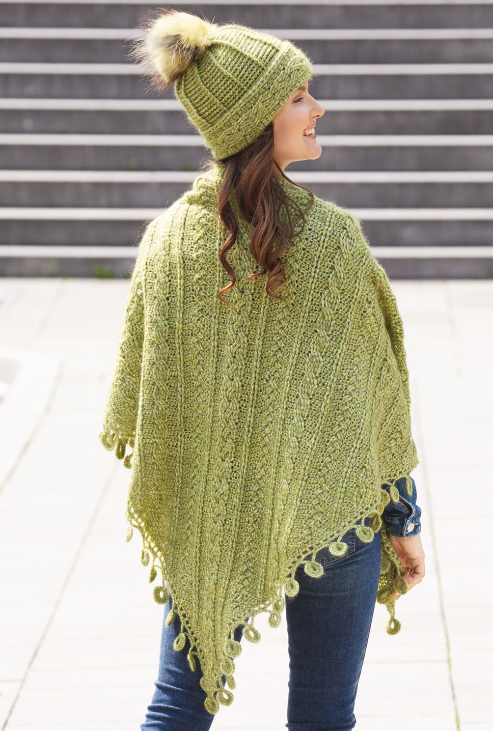 Modellansicht Bild 2: Relief und Zöpfe: Genau das Richtige für die gehäkelte Mütze mit passendem Dreieckstuch