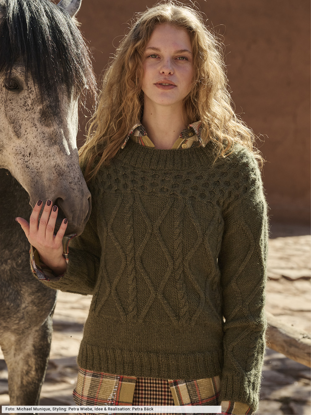 Modellansicht Bild 1: Pulli mit Zopf- und Wabenstrukturen