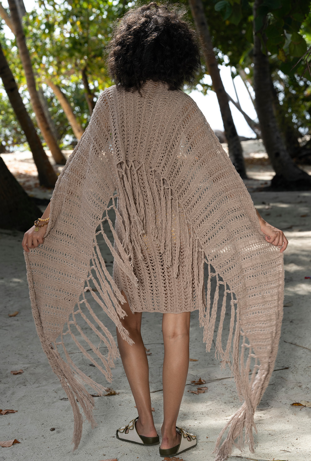 Modellansicht Bild 6: Mini-Strandkleid mit passendem Fransen-Tuch