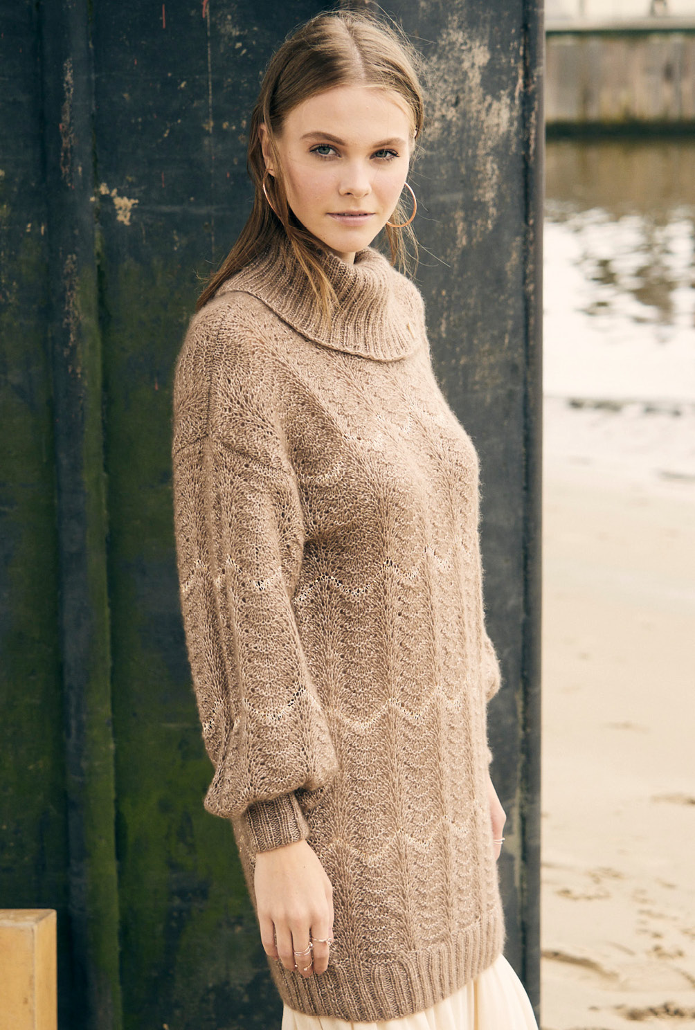 Wellenmjuster-Pullover mit Paillettenstreifen