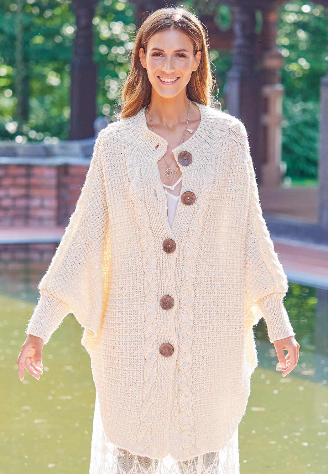 Modellansicht Bild 2: Poncho, Cape, Jacke? All in one!