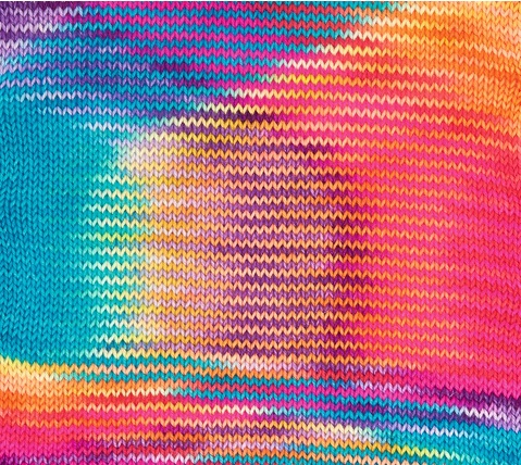Lebendige Farben, fließendes Muster; modisch, handgemacht. Strickdesign mit Regenbogeneffekt, kreativ & einzigartig.