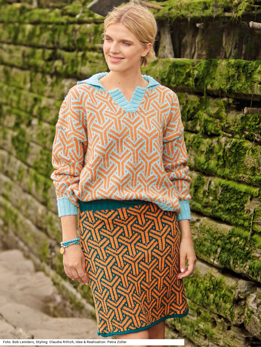 Modellansicht Bild 1: Pullover und Rock im Jacquardmuster