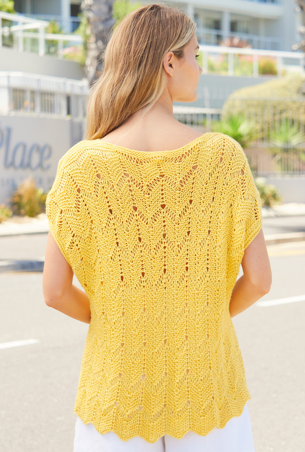 Modellansicht Bild 5: Pullunder/Pullover mit Zackenmuster in Gelb