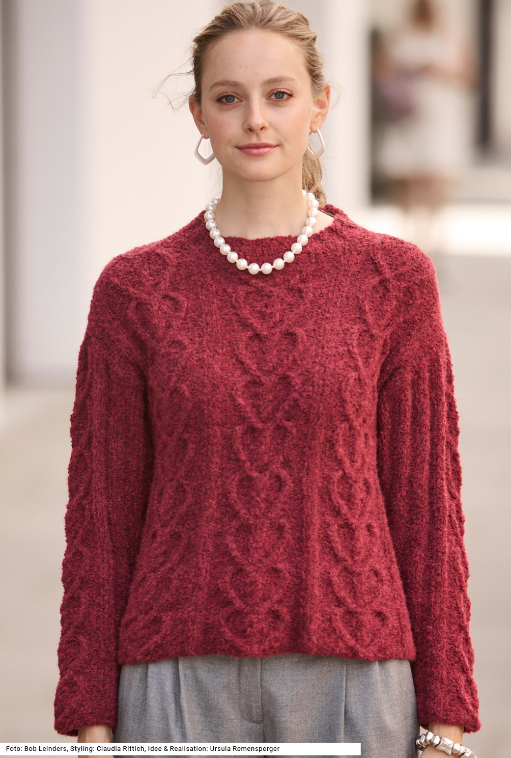 Modellansicht Bild 2: Pulli mit Zopfmuster