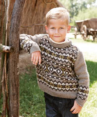 Braun-grauer Pullover, ethnisches Muster, DIY-Stil, gemütlich und stilvoll, handgestrickt.
