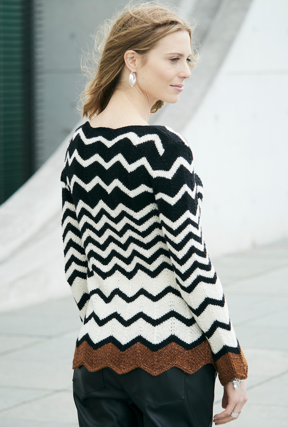 Modellansicht Bild 7: Pulli im Zackenmuster
