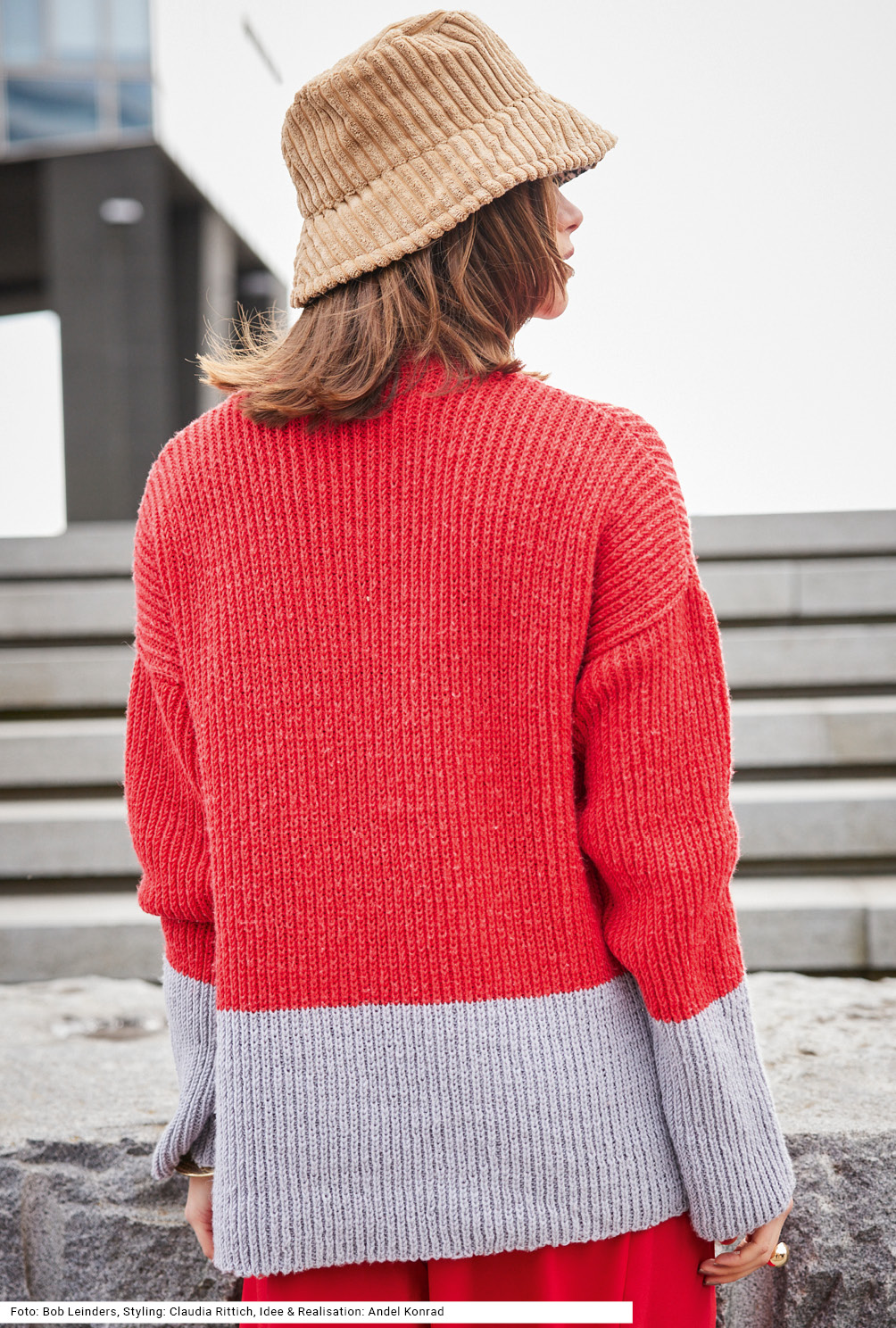 Modellansicht Bild 5: Pulli im Halbpatentmuster in Grau und Rot
