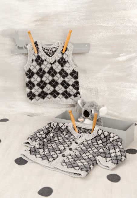 Argyle-Muster in Schwarz-Weiß, handgemacht, modisches Design mit Knöpfen und V-Ausschnitt.