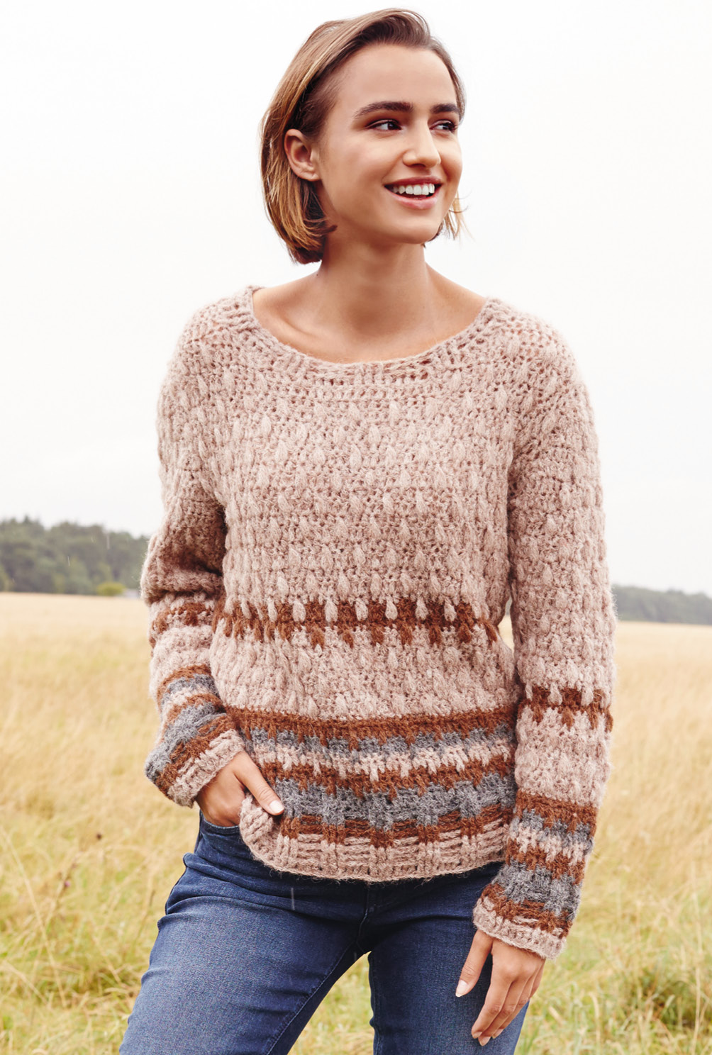 Modellansicht Bild 4: Gerader, gehäkelter Pullover mit mäßigem Trompetenärmel