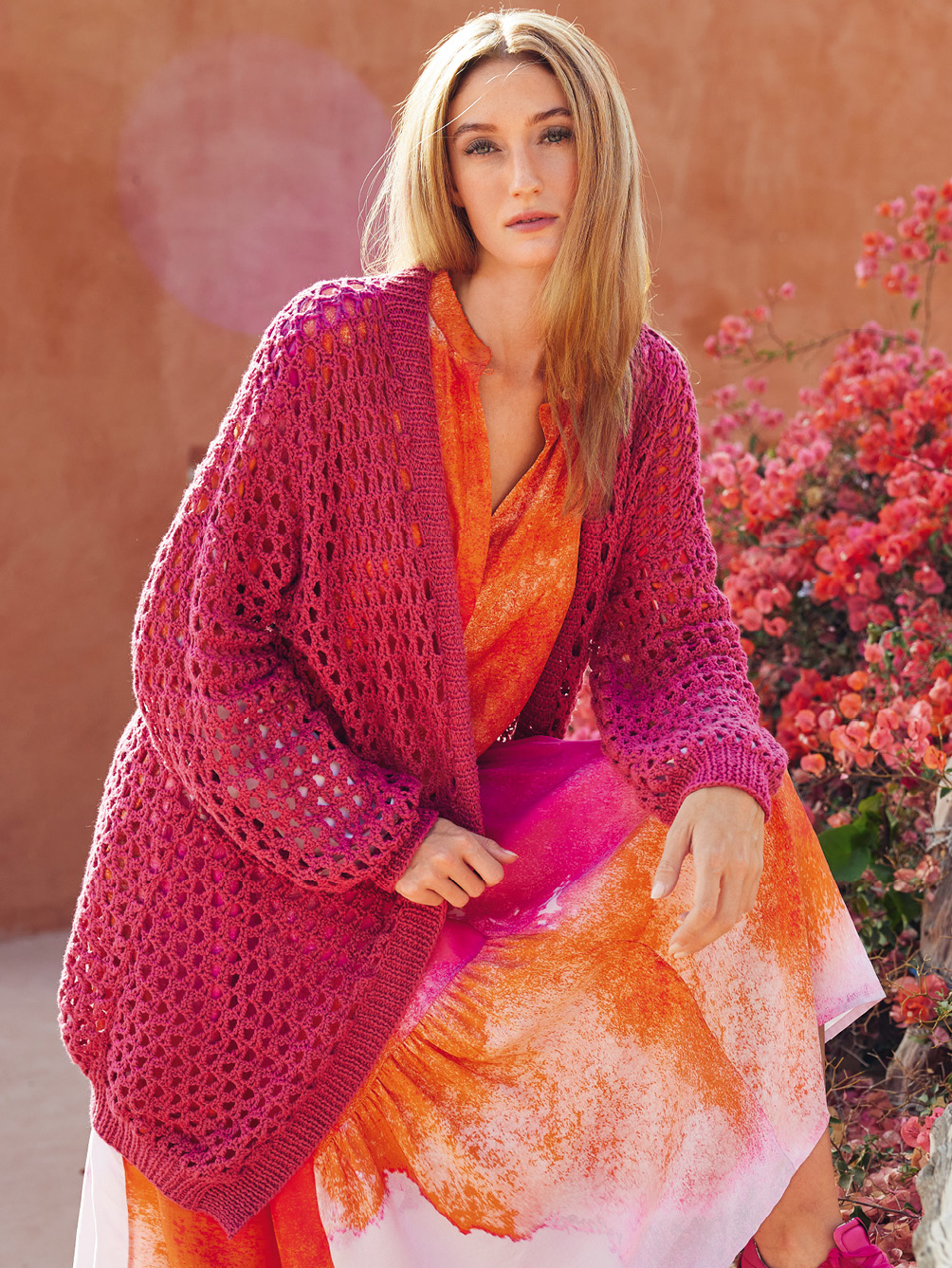 Modellansicht Bild 1: Longjacke in Netzmuster-Optik