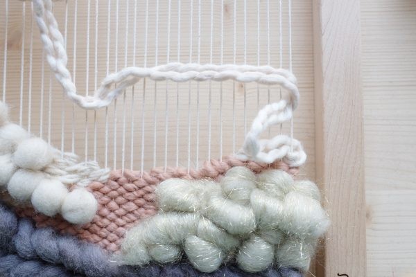 Modisch, pastellfarbene Töne, dicke Wolle, einzigartige Strukturen, DIY-Handarbeit, edle Materialien.