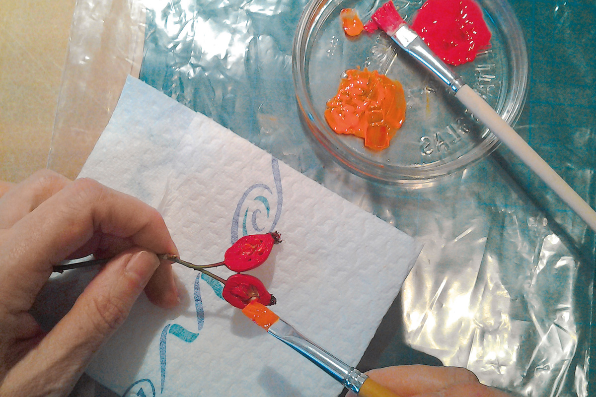 Handbemalte Beeren, leuchtende Farben, DIY-Kunst, harmonische Komposition, kreative Handarbeit