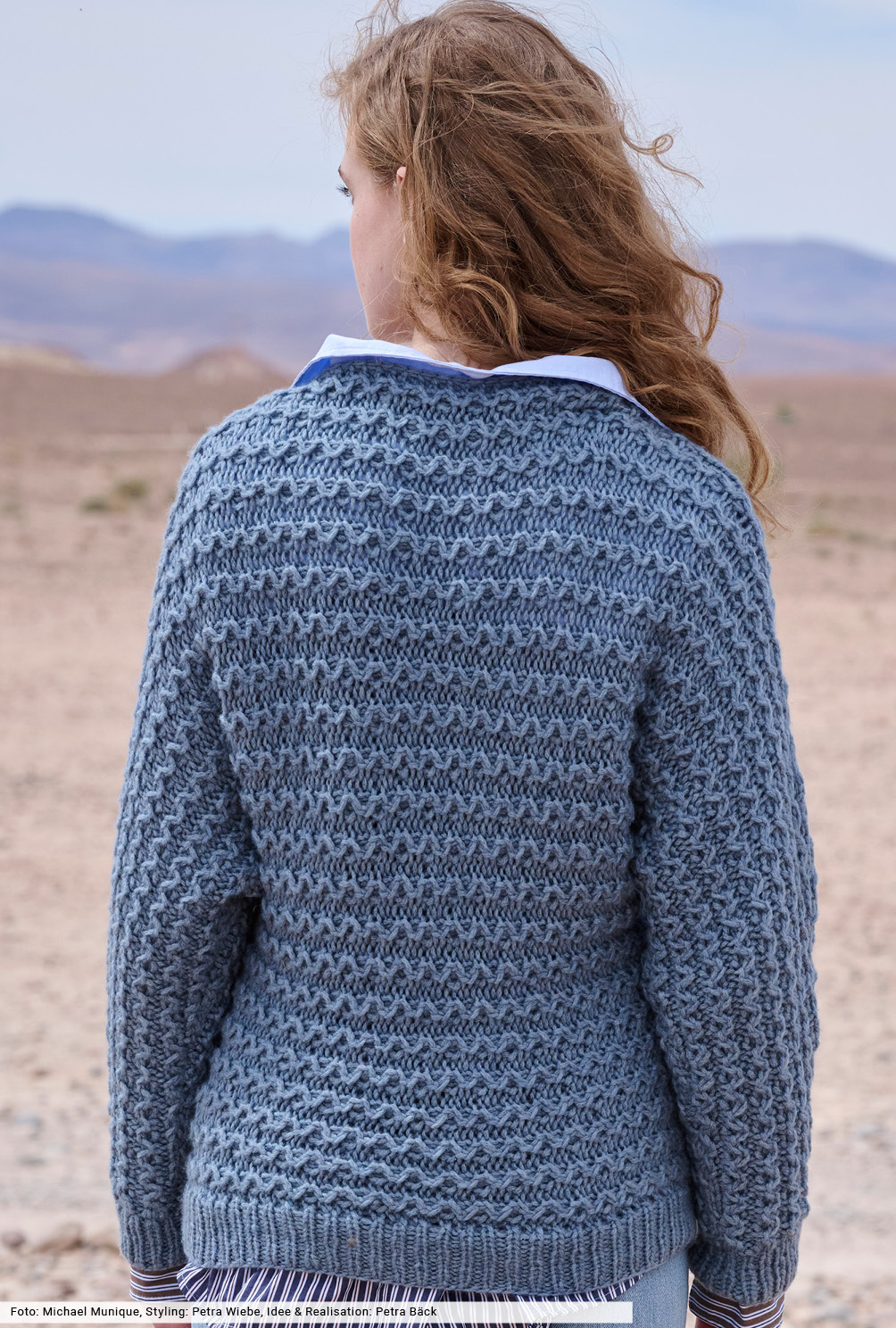 Modellansicht Bild 4: Quergestrickter Fledermauspulli