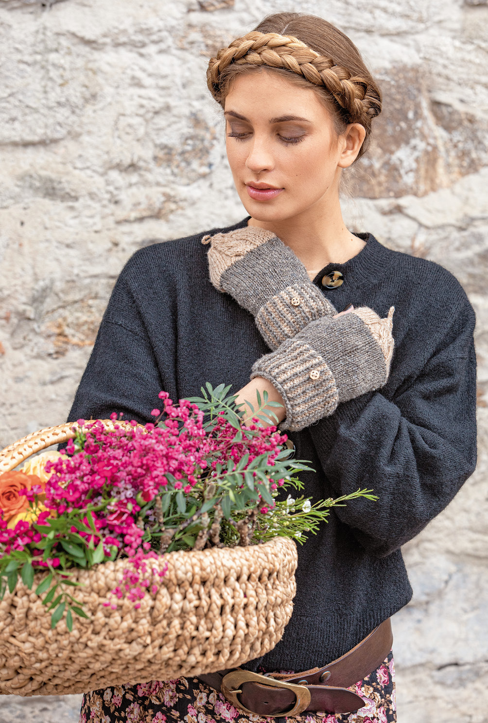 Gestrickte Marktfrauen-Handschuhe mit Fingerkappe in Beige-braun