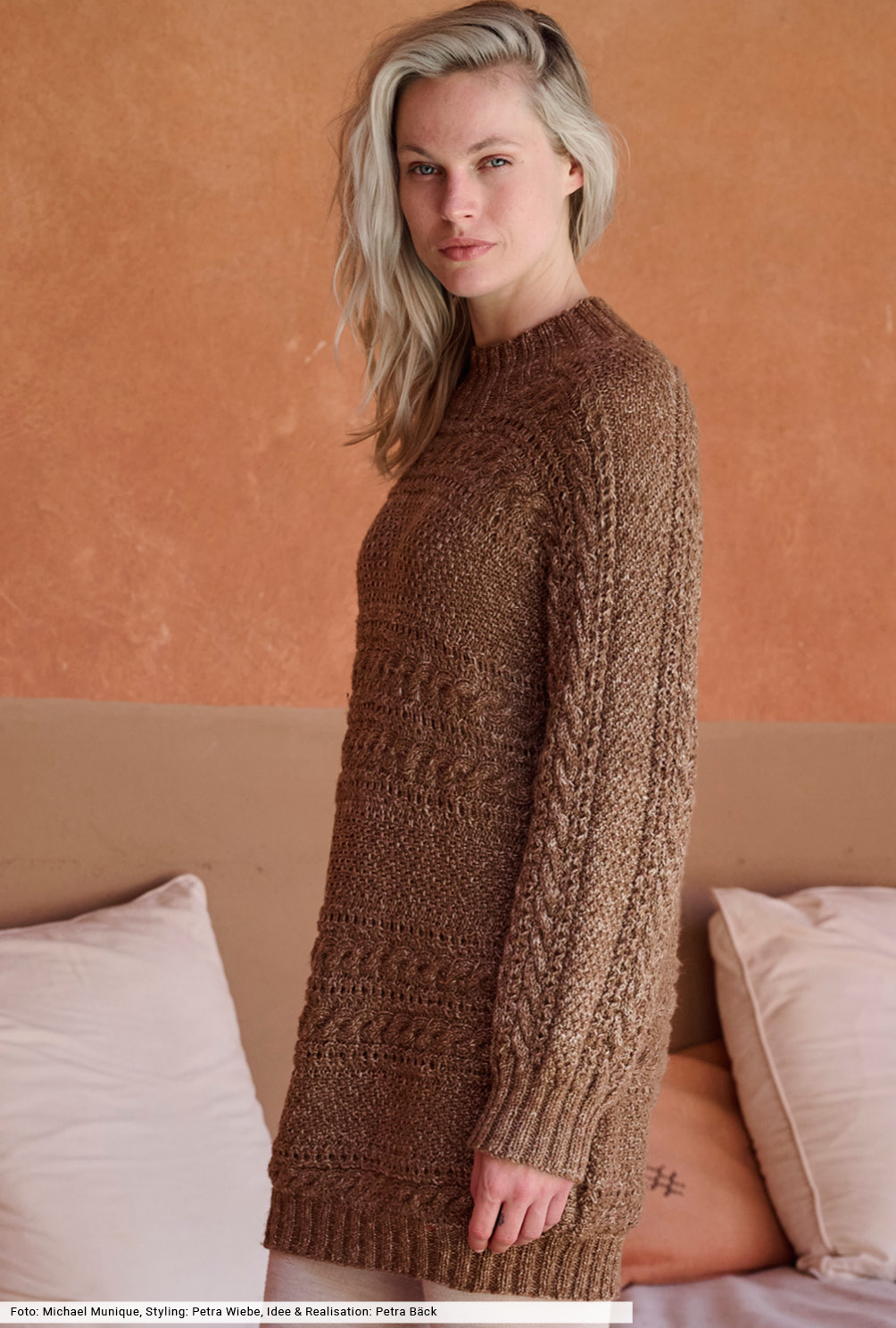 Modellansicht Bild 3: Meliertes Strickkleid