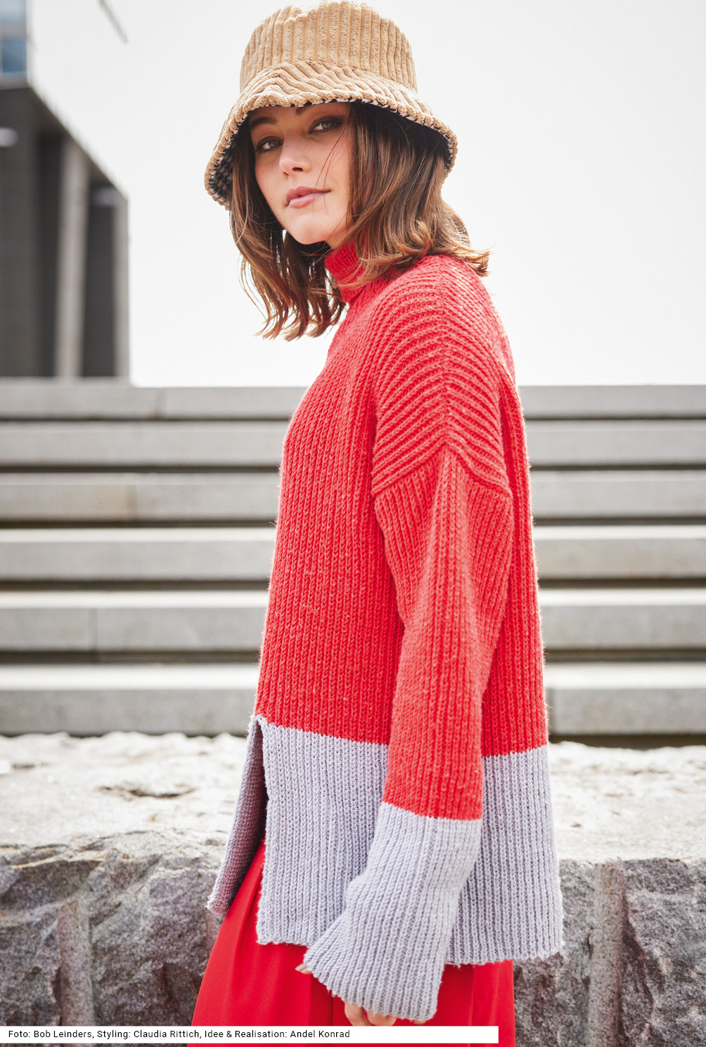 Modellansicht Bild 3: Pulli im Halbpatentmuster in Grau und Rot