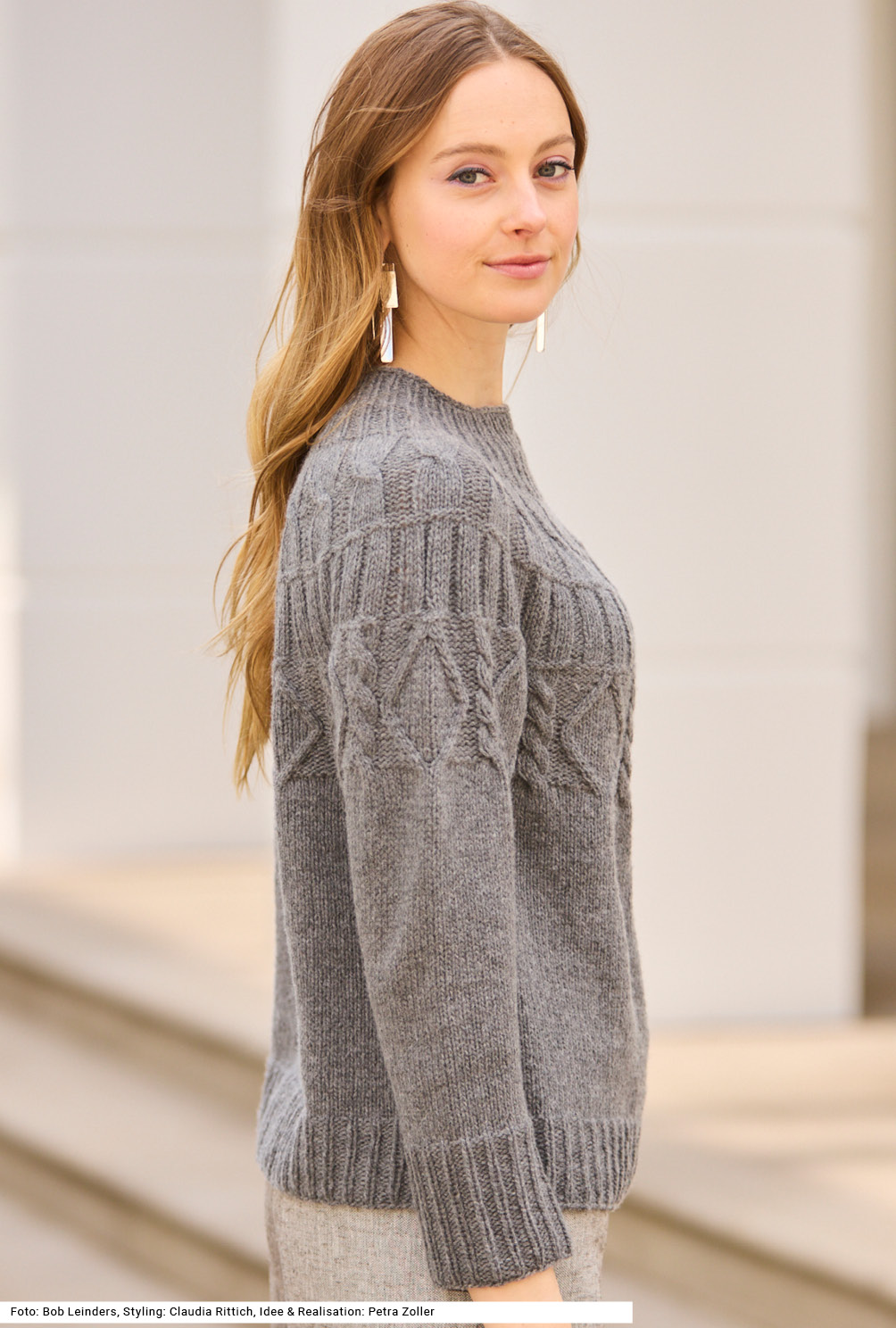 Modellansicht Bild 4: Pulli mit Zopfmuster-Passe