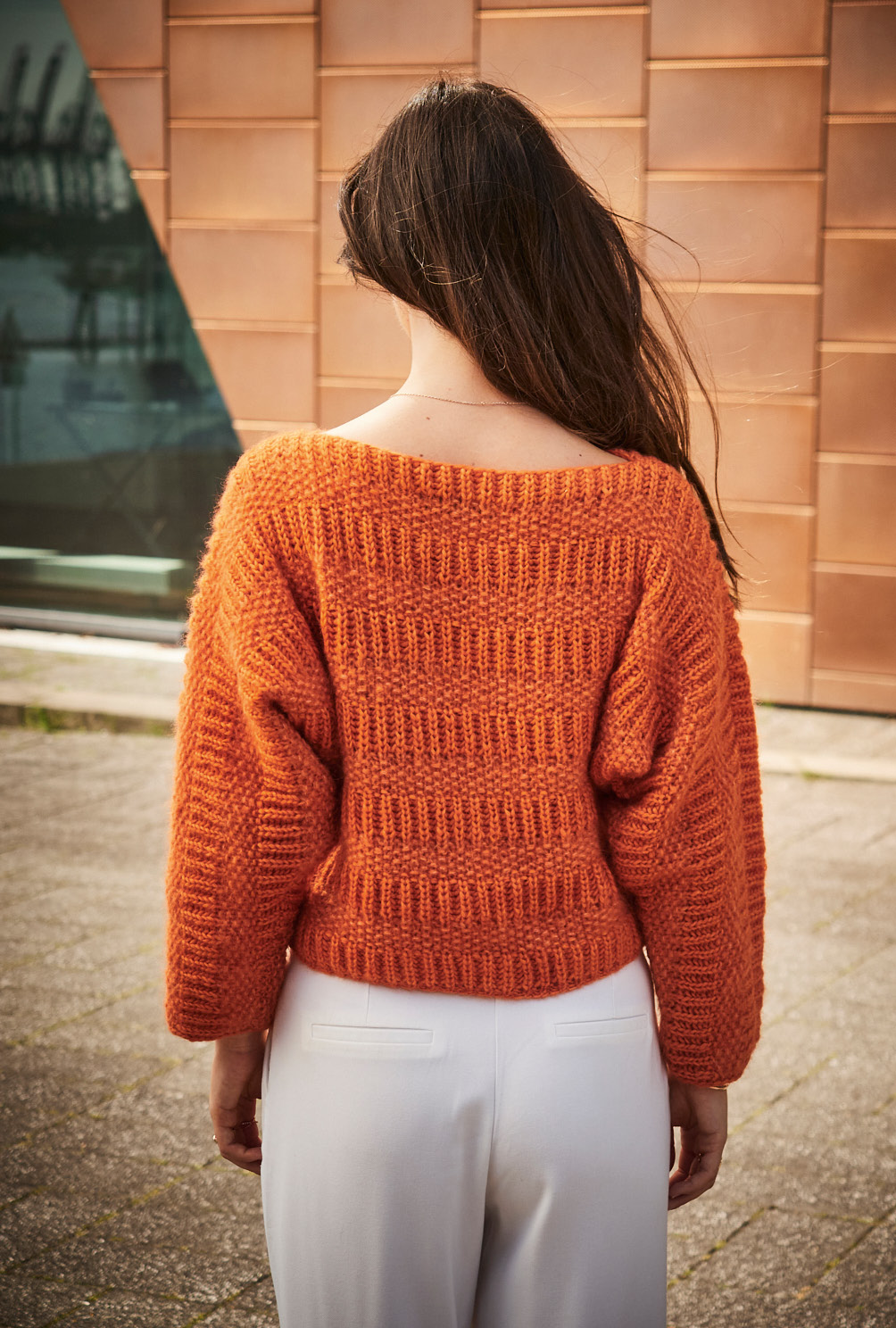 Modellansicht Bild 5: Pulli mit Musterstreifen in Orange