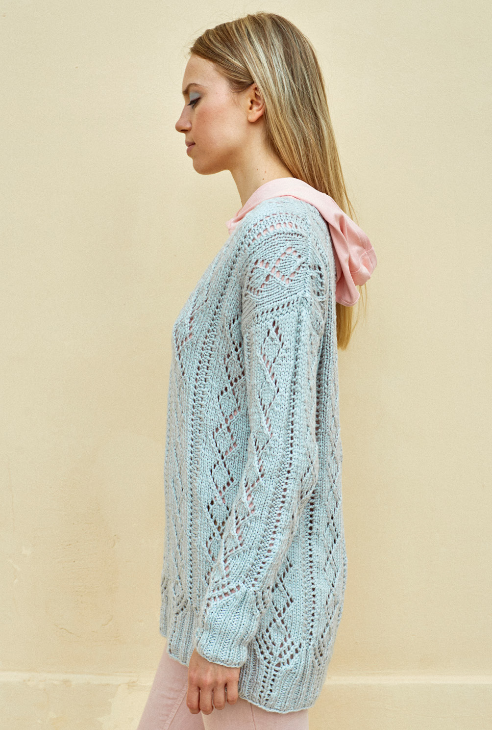 Modellansicht Bild 6: Longpulli mit harmonischem Ajourmuster