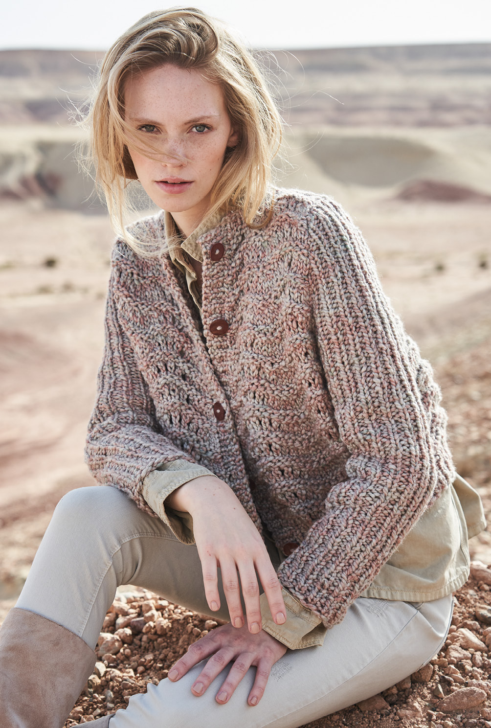 Modellansicht Bild 5: Kastige Jacke im Wellenmuster