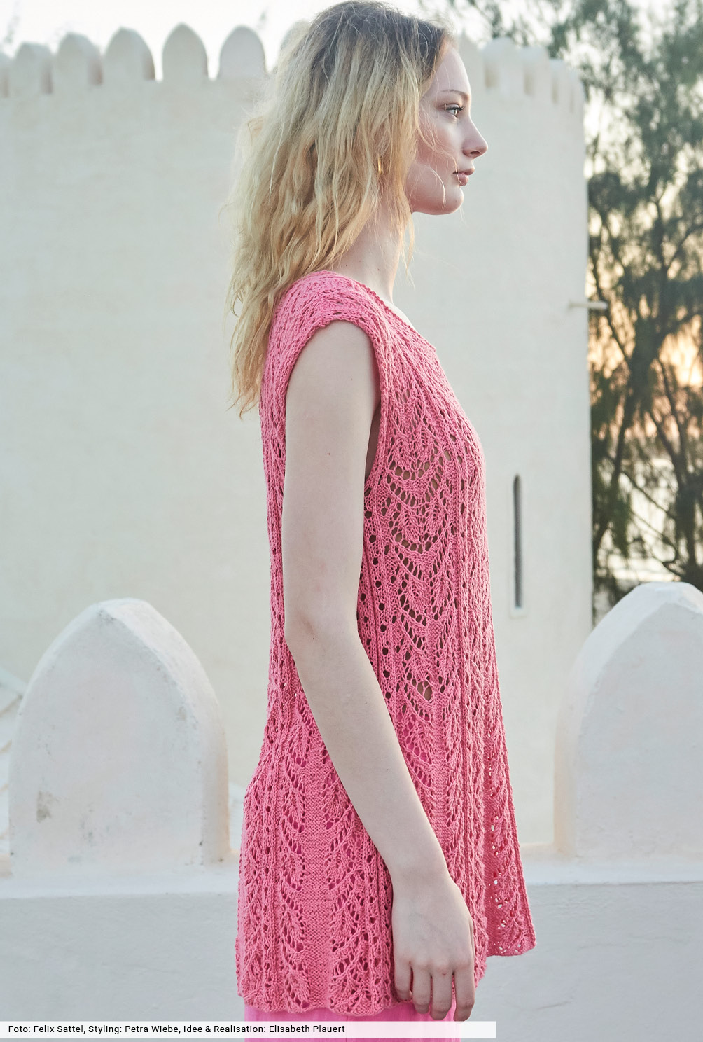 Modellansicht Bild 4: Langes Top mit Ajourstreifen