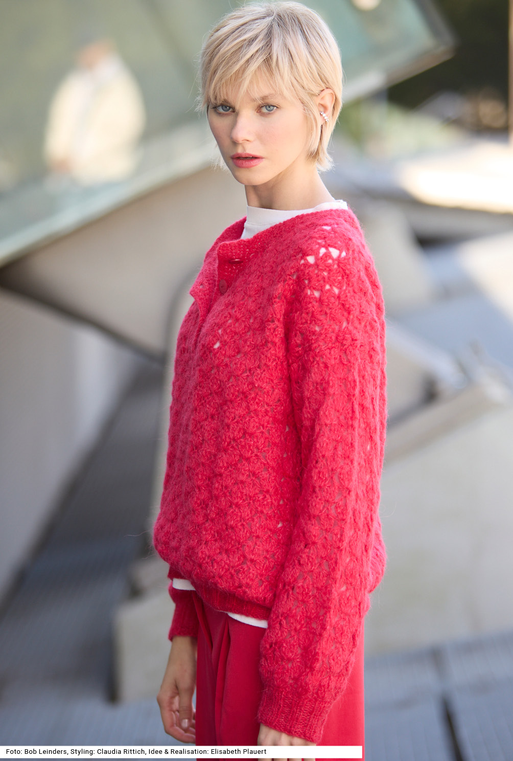 Modellansicht Bild 3: Häkelpullover mit Poloausschnitt