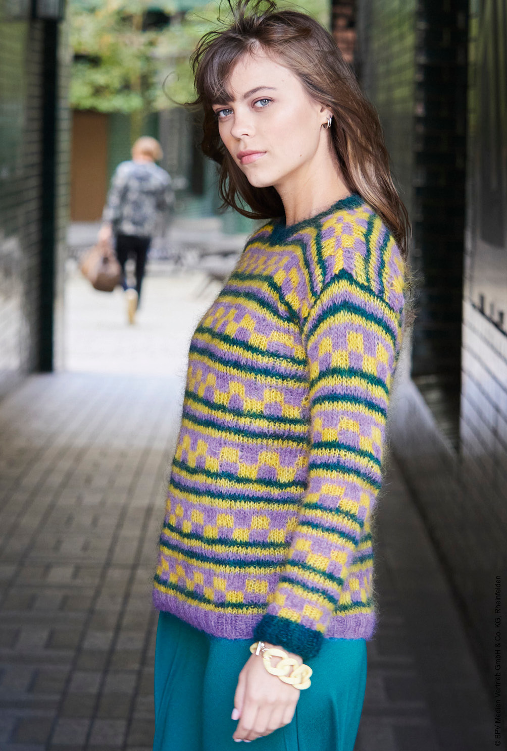 Modellansicht Bild 3: Klassischer Jaquardpullover im Karo-Ringelmuster