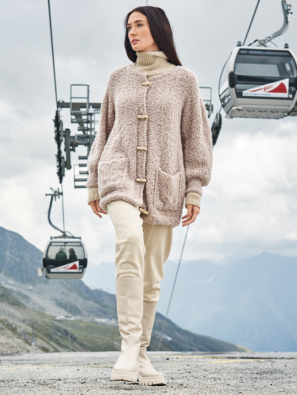 Boucléjacke -  ganz ohne Naht Modellansicht Bild 1: Boucléjacke -  ganz ohne Naht