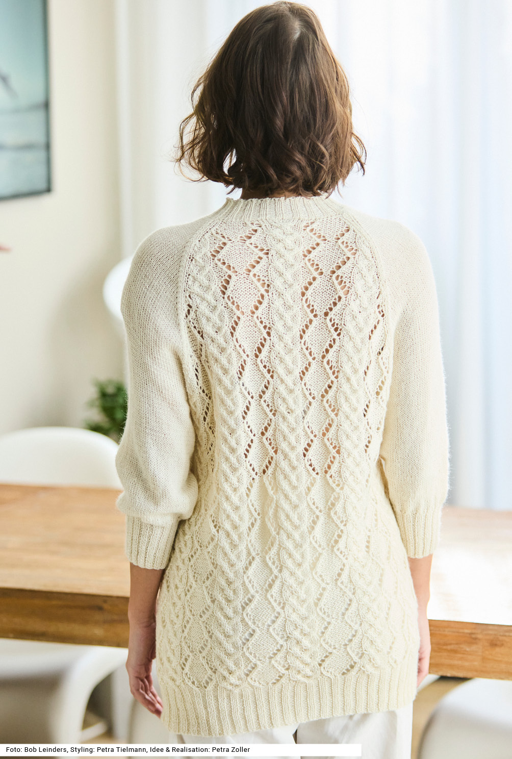 Modellansicht Bild 5: Raglanpullover mit Ajourzopfmuster