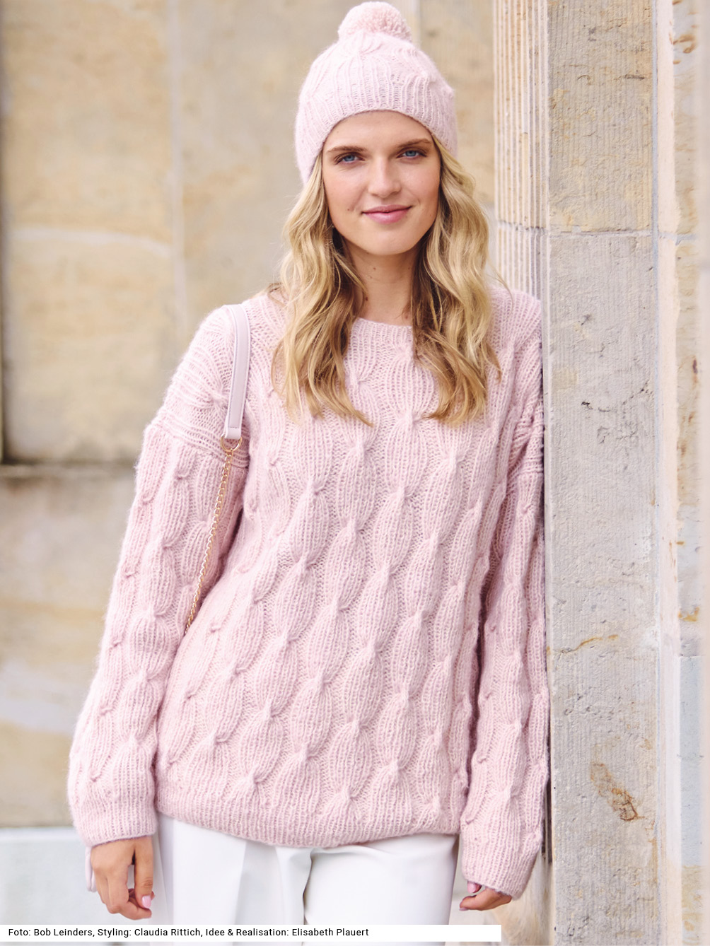 Modellansicht Bild 1: Pulli und Mütze mit Zopfmuster