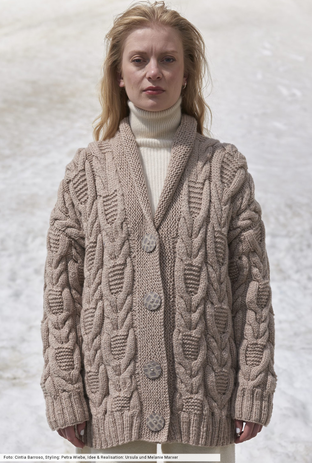 Modellansicht Bild 2: Jacke im Zopfmuster