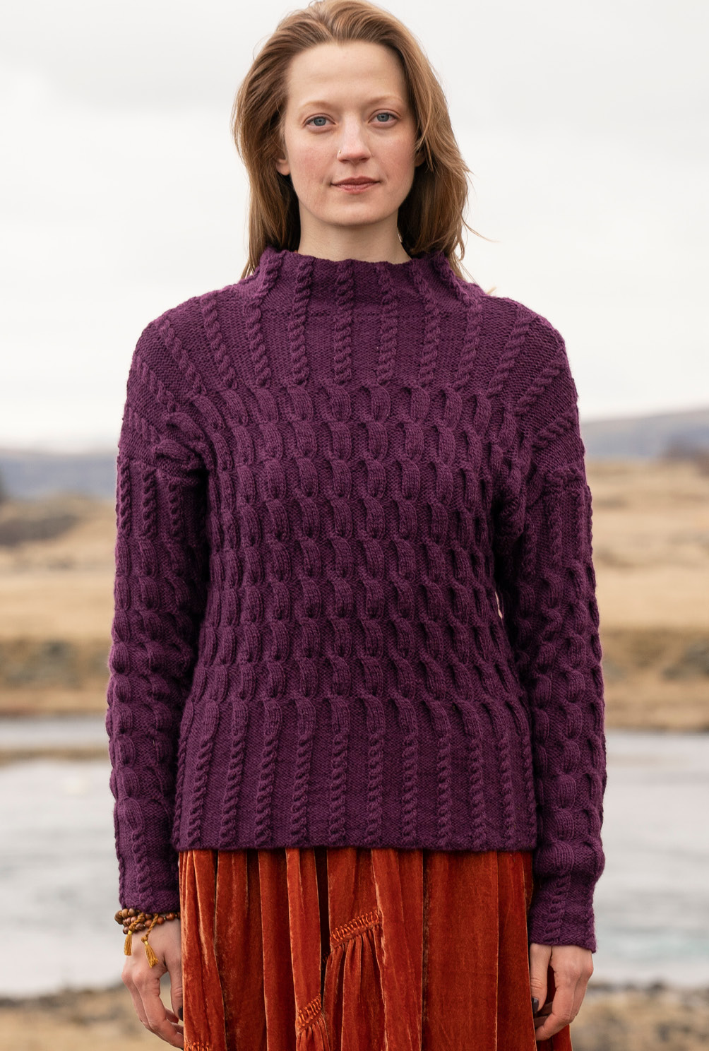 Modellansicht Bild 3: Pulli im Zopfmuster